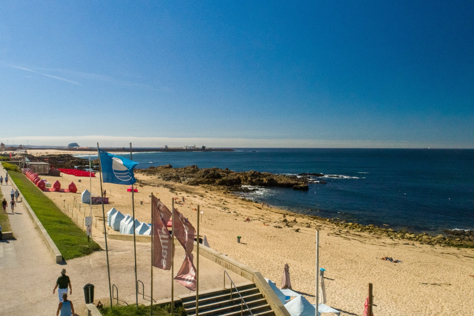 Image for Praias de Matosinhos voltam a hastear Bandeiras Azuis e de Ouro